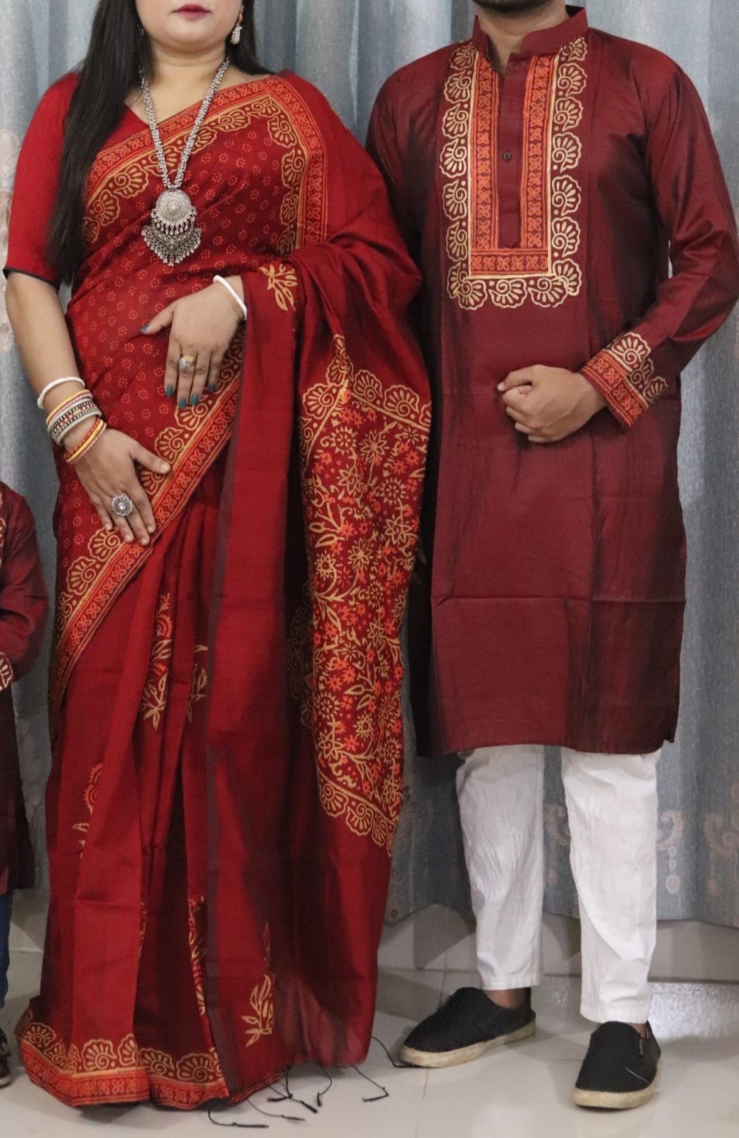 প্রিয়জনের সাথে মিলিয়ে ট্রেন্ডি শাড়ি-পাঞ্জাবি!